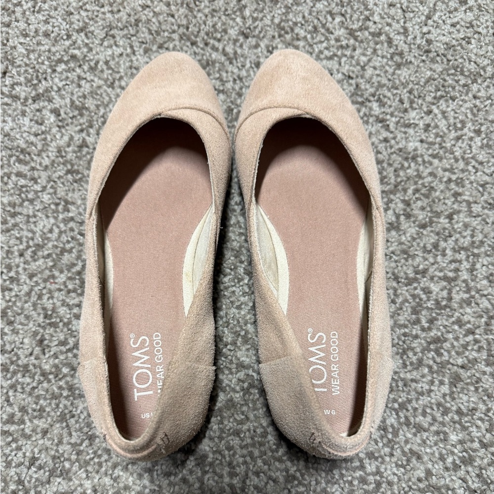 Toms beige flats
